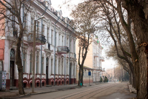 Евпатория, улица Революции. Фото Елены Покрепы