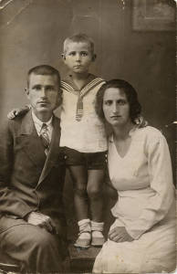 Карл Грюнер с женой Ольгой и сыном Вальтером. Фото сделано приблизительно в 1935–1937 годах