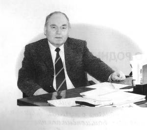 Илье Борисовичу был чужд официоз, но положение, что называется, обязывало и к парадному пиджаку, и к галстуку с аккуратным узлом